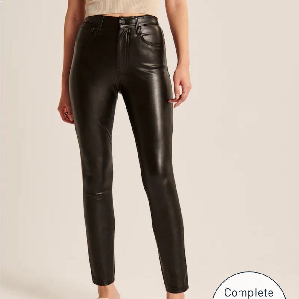 Abercrombie vegan leather The Skinny High Rise size 29/8.